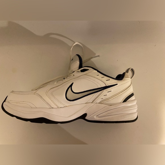 Men’s Nike Tennis Shoes Size 12W - Picture 3 of 8